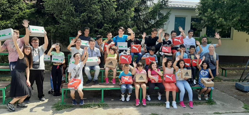 90 pari patika za decu iz škole mara mandić