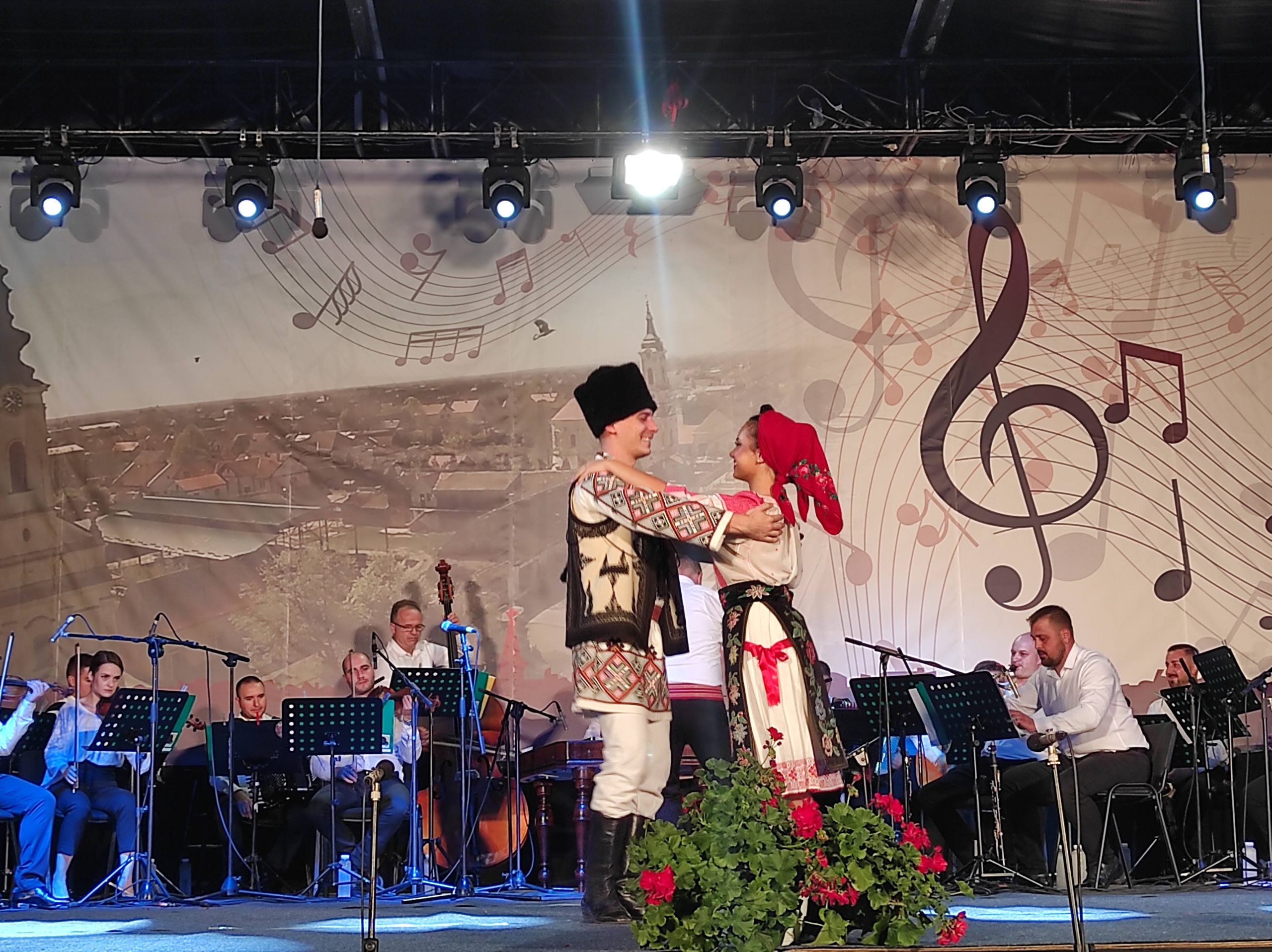 banatsko-novo-selo-otvoren-62-festival-muzike-i-folklora-rumuna-iz