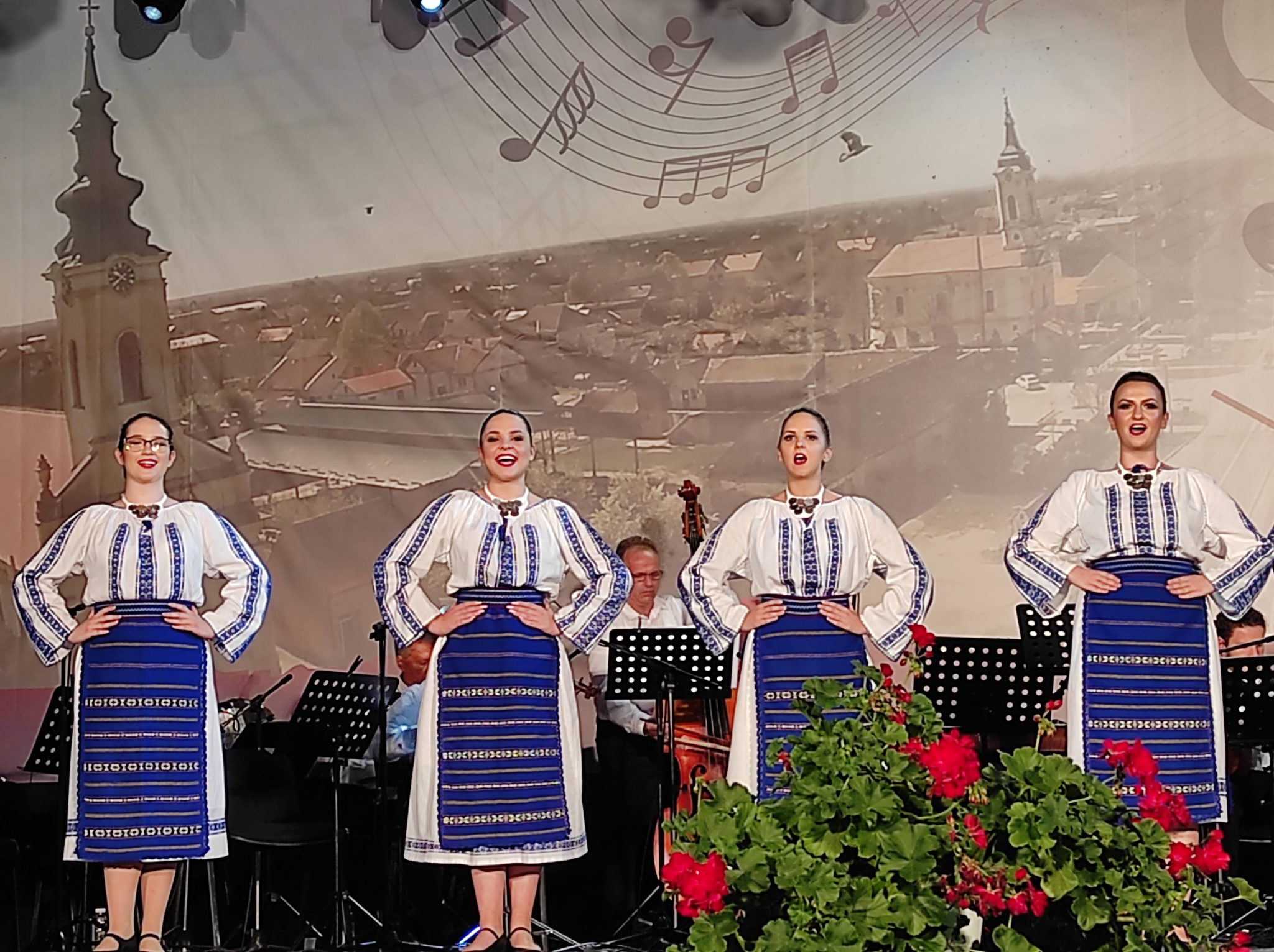 BANATSKO NOVO SELO: Otvoren 62. Festival Muzike I Folklora Rumuna Iz ...