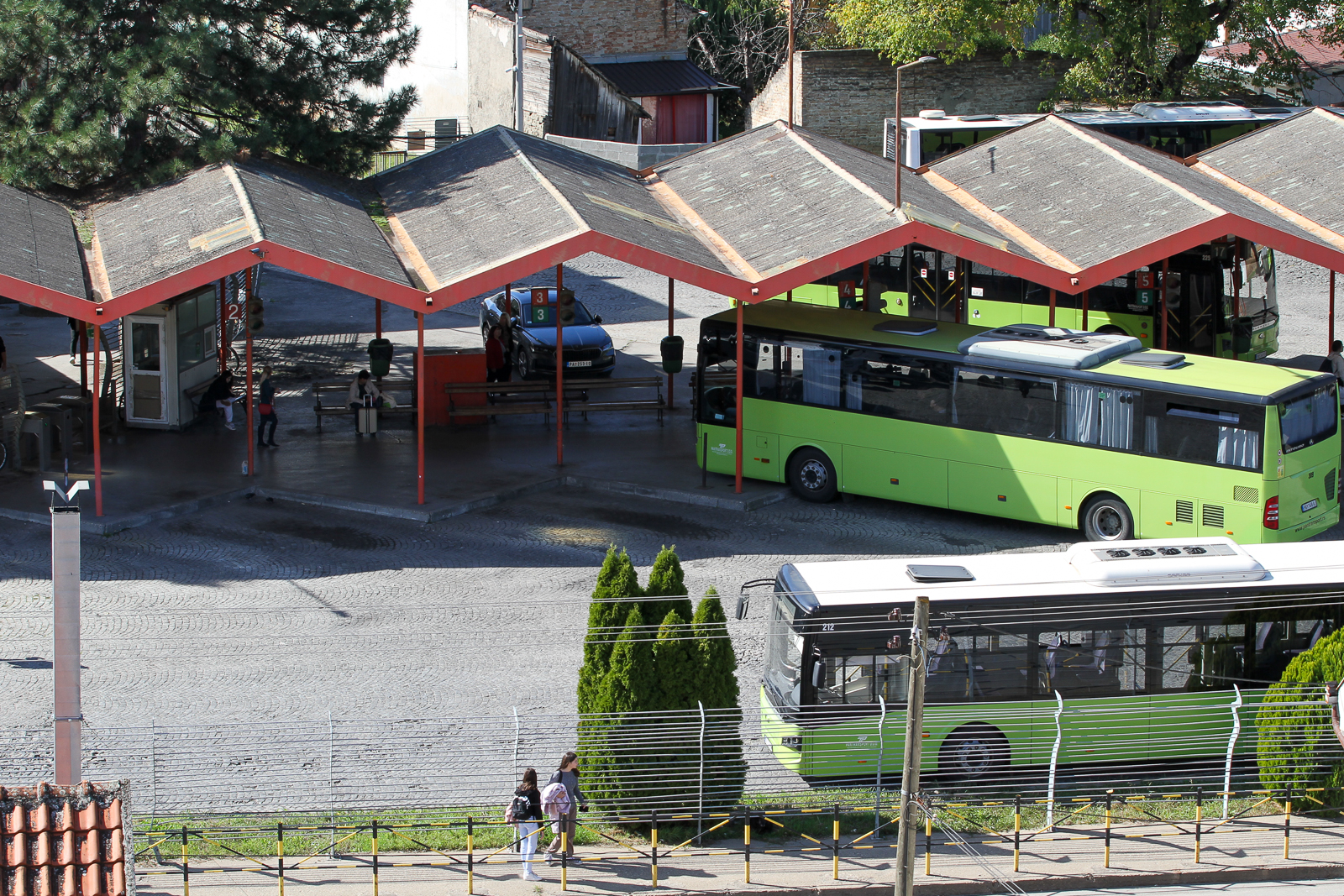 autobusi pantransporta saobraćaju kroz ulicu dimitrija tucovića